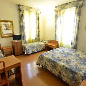 Tirreno Szálloda